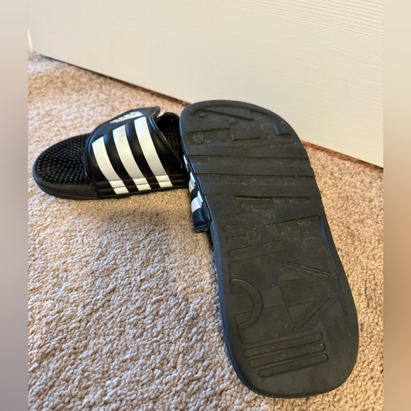 Men’s Adidas Slides size 11 - Picture 2 of 4